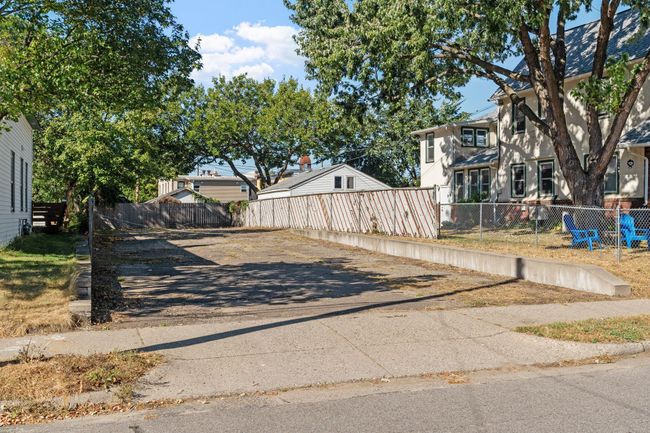 10-web-or-mls-2110 4th St NE-10.jpg | Image 14