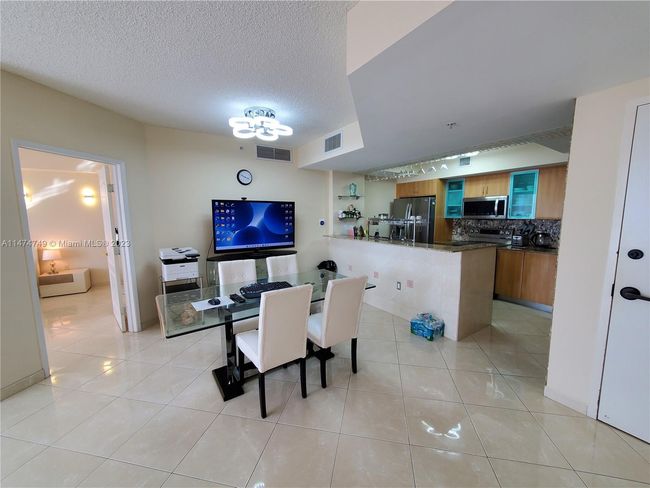 APT-906 - 17555 Atlantic Blvd, Condo with 2 bedrooms, 2 bathrooms and null parking in Sunny Isles Beach FL | Image 7
