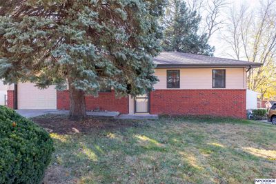 2911 Betty Street, House other with 3 bedrooms, 2 bathrooms and 1 parking in Bellevue NE | Image 2