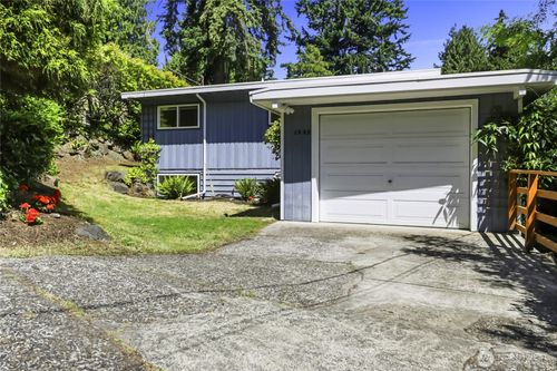 1542 Ne 96th St, Seattle, WA, 98115-2353 | Card Image