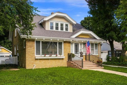 W65N780 Washington Avenue, Cedarburg, WI, 53012 | Card Image