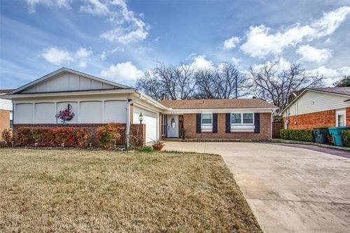 2313 N Ricketts St, Sherman, TX, 75092-2951 | Card Image