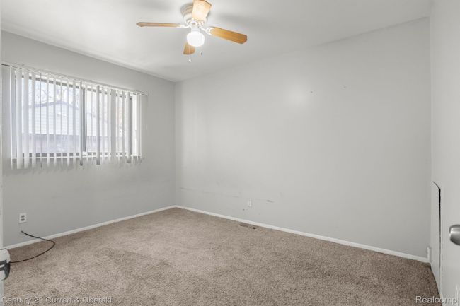 18949 Kenosha St, House other with 3 bedrooms, 2 bathrooms and null parking in Harper Woods MI | Image 9
