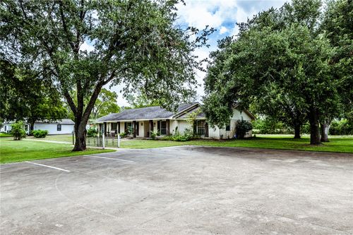 1304 E Main St, Madisonville, TX, 77864-2122 | Card Image