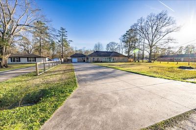 940 Pinecrest, House other with 3 bedrooms, 3 bathrooms and null parking in Vidor TX | Image 1