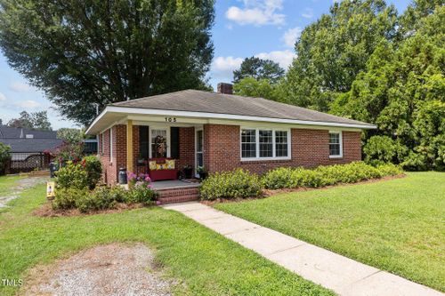105 W Ivey St, Lillington, NC, 27546-5611 | Card Image