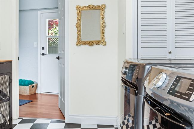 931 Mesher Pl, House other with 3 bedrooms, 3 bathrooms and 4 parking in Esquimalt BC | Image 27