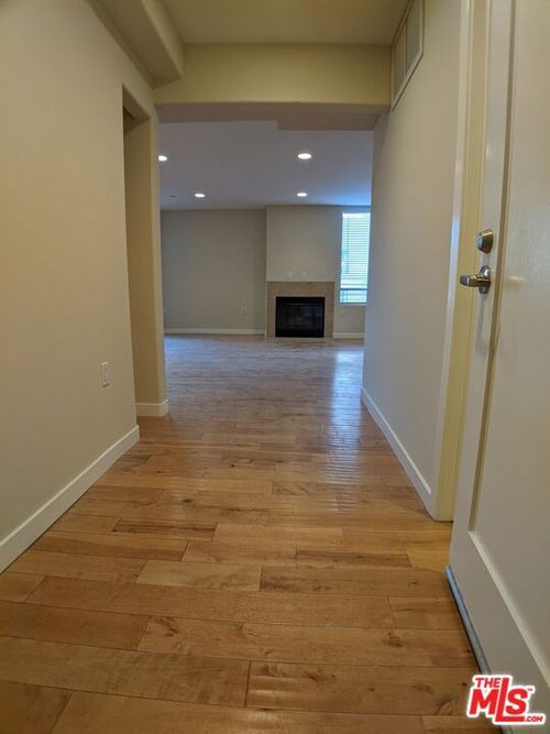 102-5143 White Oak Ave, Encino, CA, 91316-3830 | Card Image