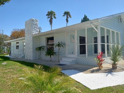 20968 Little Magens Loop, House other with 3 bedrooms, 2 bathrooms and null parking in Lutz FL | Image 2