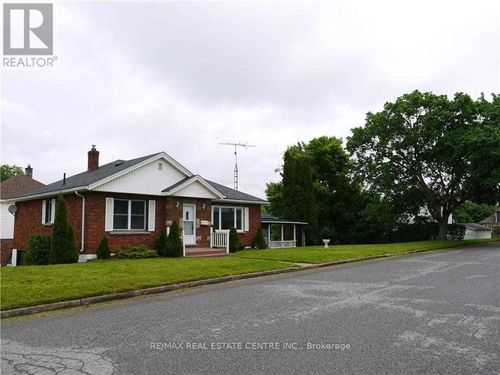 6075 Summer St, Niagara Falls, ON, L2G1M8 | Card Image
