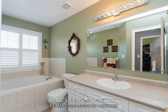 34 Jingle Cres, House attached with 4 bedrooms, 4 bathrooms and 2 parking in Brampton ON | Image 27