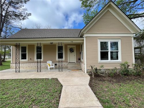 713 S Tyler St, McGregor, TX, 76657-2069 | Card Image