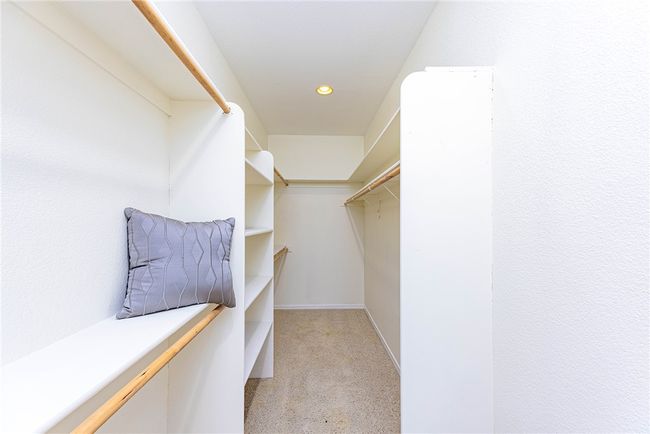 Closet | Image 18
