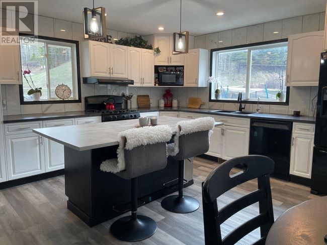 2690 Peasley Rd, House other with 5 bedrooms, 2 bathrooms and 2 parking in Jaffray BC | Image 4