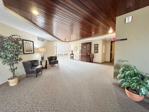 apt-203-10 Windsor Ct, New Brighton, MN, 55112-3382 | Card Image