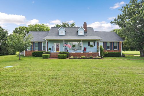 402 Upper Station Camp Crk Rd, Gallatin, TN, 37066-8550 | Card Image