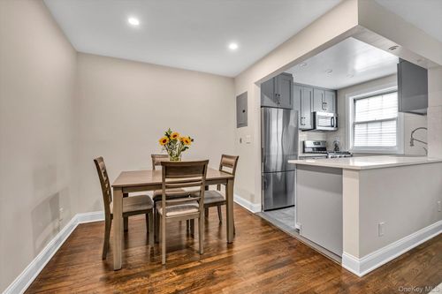 218-6939 213th St, Oakland Gardens, NY, 11364-2511 | Card Image