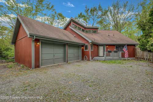 582 Lakeview Dr W, Lake Ariel, PA, 18436 | Card Image