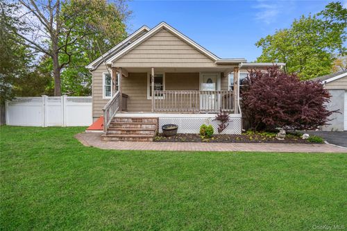 81 Steuben Boulevard, Smithtown, NY, 11767 | Card Image