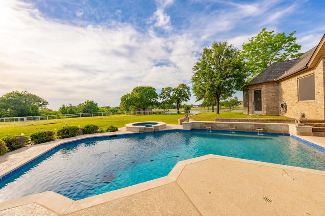 7583 Mountain View Rd, Home with 4 bedrooms, 4 bathrooms and null parking in Aubrey TX | Image 19