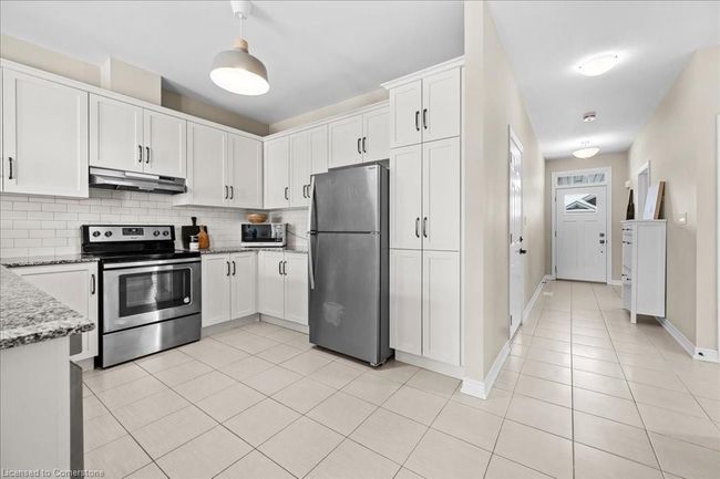 14 Turbinia Crt, Townhouse with 3 bedrooms, 3 bathrooms and 2 parking in Grimsby ON | Image 4