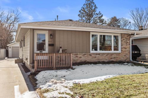 8613 W Schlinger Avenue, WEST ALLIS, WI, 53214 | Card Image