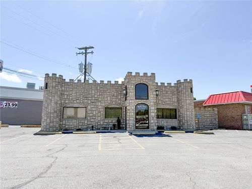 3014 N College Ave, Fayetteville, AR, 72703-3416 | Card Image