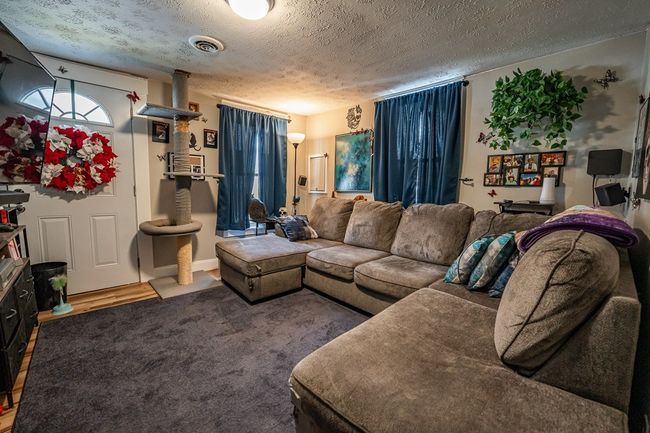351 Barnes Ave, Home with 3 bedrooms, 2 bathrooms and null parking in Circleville OH | Image 6