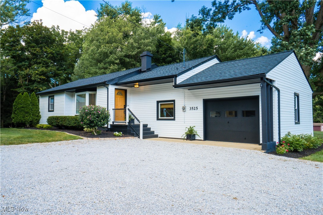 Mayfair Rd, Green, OH 44312