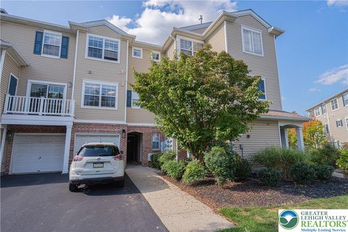 946 Nittany Ct, ALLENTOWN, PA, 18104-3463 | Card Image