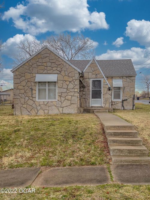 515 S Ball St, Webb City, MO, 64870-2601 | Card Image