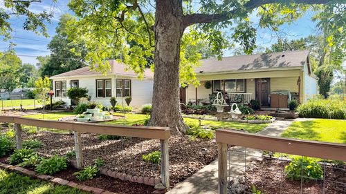 1225 Mckee St, Centralia, IL, 62801-2421 | Card Image