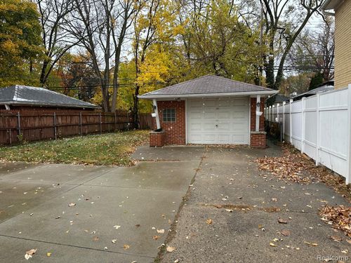 5685 Hubbell St, Dearborn Heights, MI, 48127-2443 | Card Image