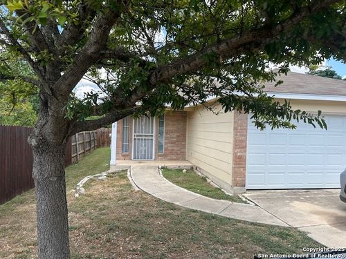 6830 Walnut Valley Dr, San Antonio, TX, 78242-6607 | Card Image