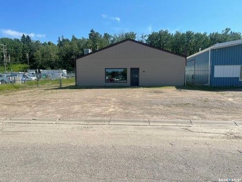 325 17th St W, Prince Albert, SK, S6V3X6 | Card Image