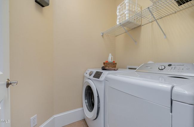 Laundry Room w/door | Image 9
