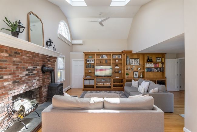 A - 372 Village St, House other with 4 bedrooms, 4 bathrooms and 8 parking in Medway MA | Image 11
