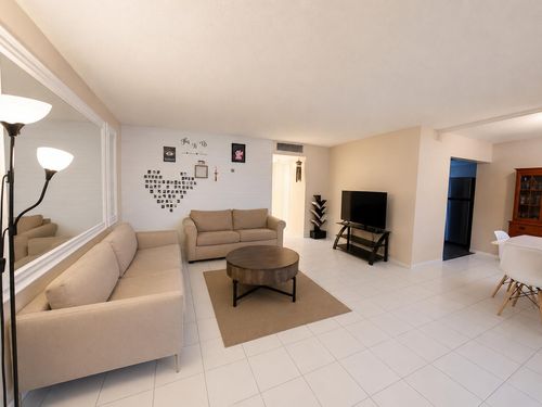 b108-5203 Ne 24th Terrace, Fort Lauderdale, FL, 33308 | Card Image