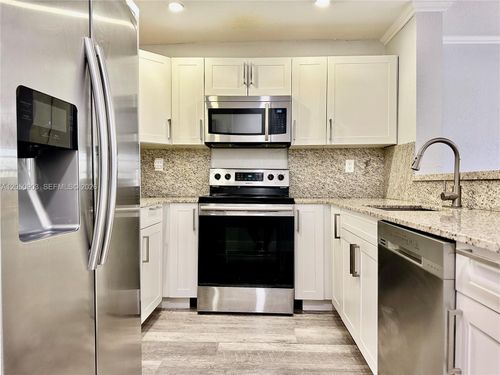 633-15430 Sw 82nd Ln, Miami, FL, 33193-5003 | Card Image