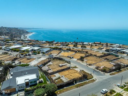 18449 Kingsport Dr, Malibu, CA, 90265-5602 | Card Image