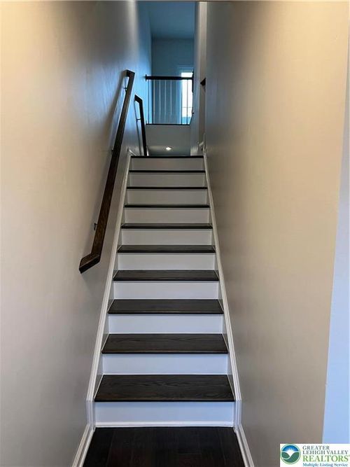 2293 Cook Dr, Easton, PA, 18045-5692 | Card Image