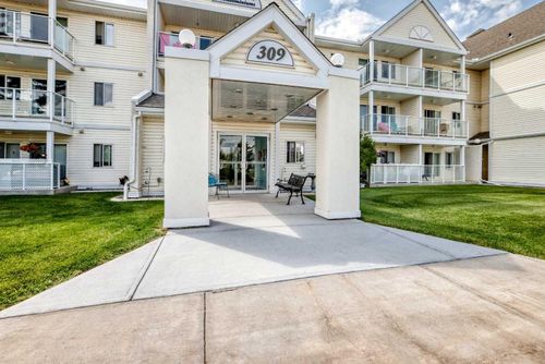 307-309 Woodside Dr Nw, Airdrie, AB, T4B2E7 | Card Image