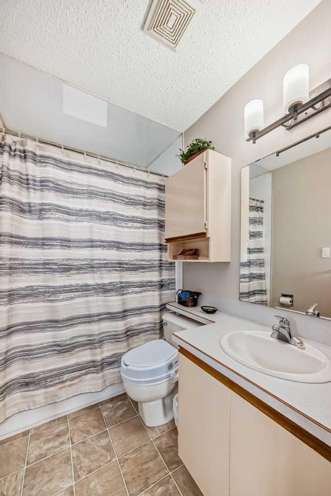 3816 Dover Ridge Drive Se, Home with 3 bedrooms, 1 bathrooms and 2 parking in Calgary AB | Image 22