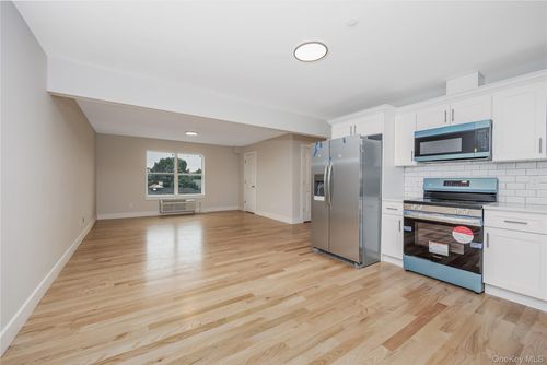 4d-539 Front St, Hempstead, NY, 11550-4447 | Card Image