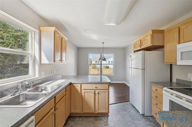 7352 Manatee Ct, House other with 2 bedrooms, 2 bathrooms and 2 parking in Maumee OH | Image 14