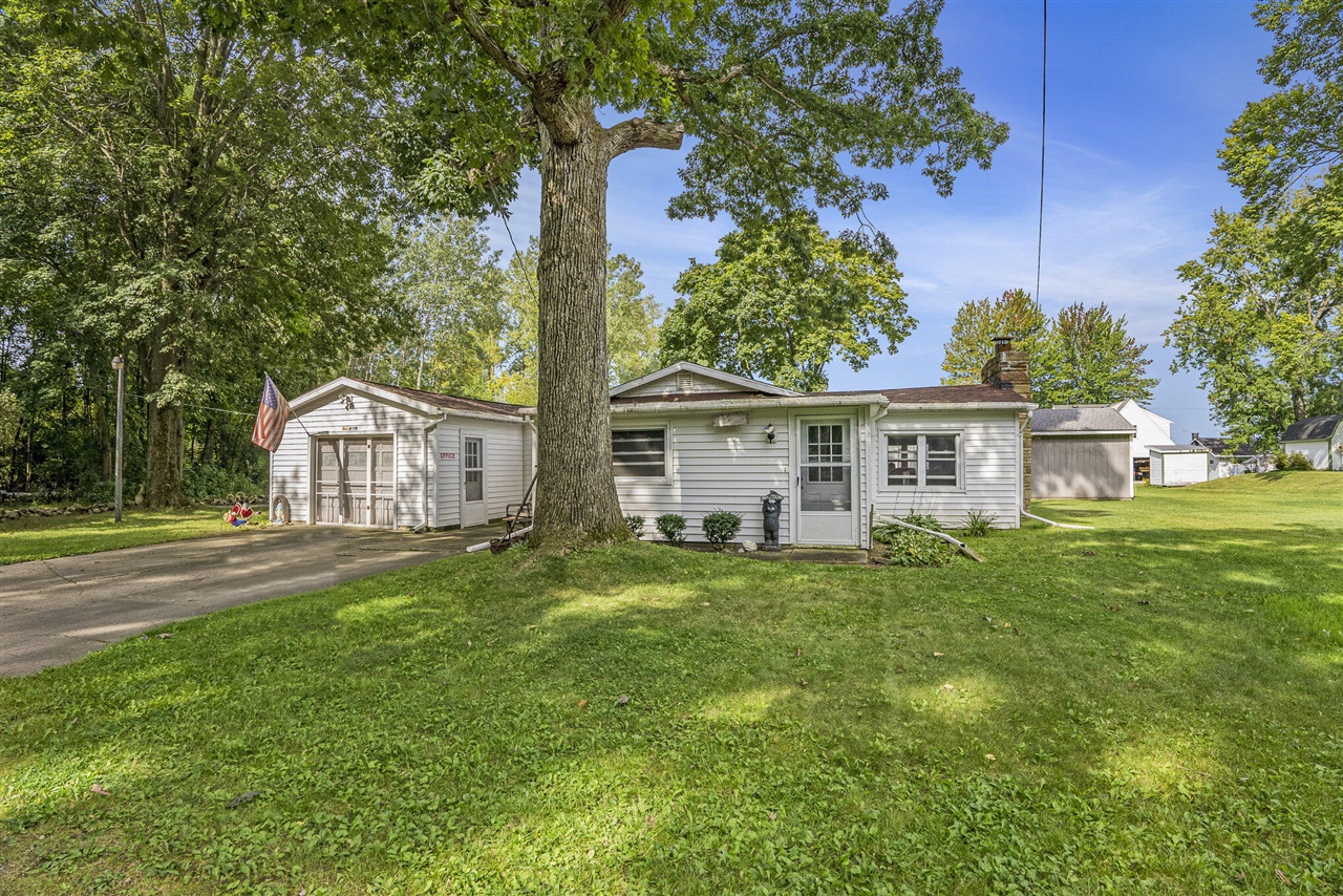 Highland Dr, Hillsdale, MI 49242