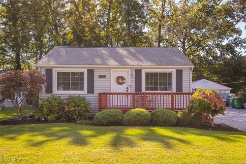 8222 Rushton Dr, Mentor, OH, 44060-2025 | Card Image