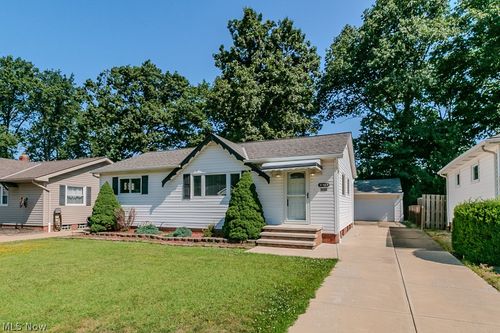 31505 Daniel Dr, Willowick, OH, 44095-4332 | Card Image
