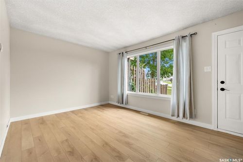 3814 Castle Rd, Regina, SK, S4S6M7 | Card Image