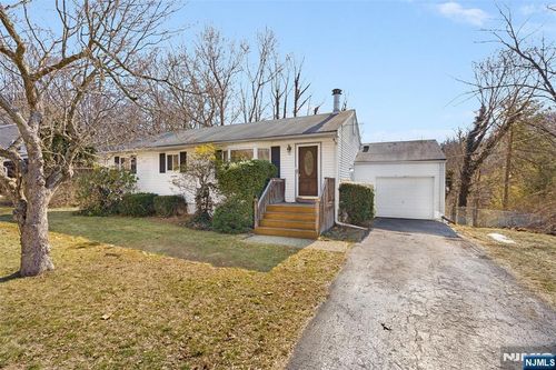 18 Kendall Dr, Ringwood, NJ, 07456-1825 | Card Image